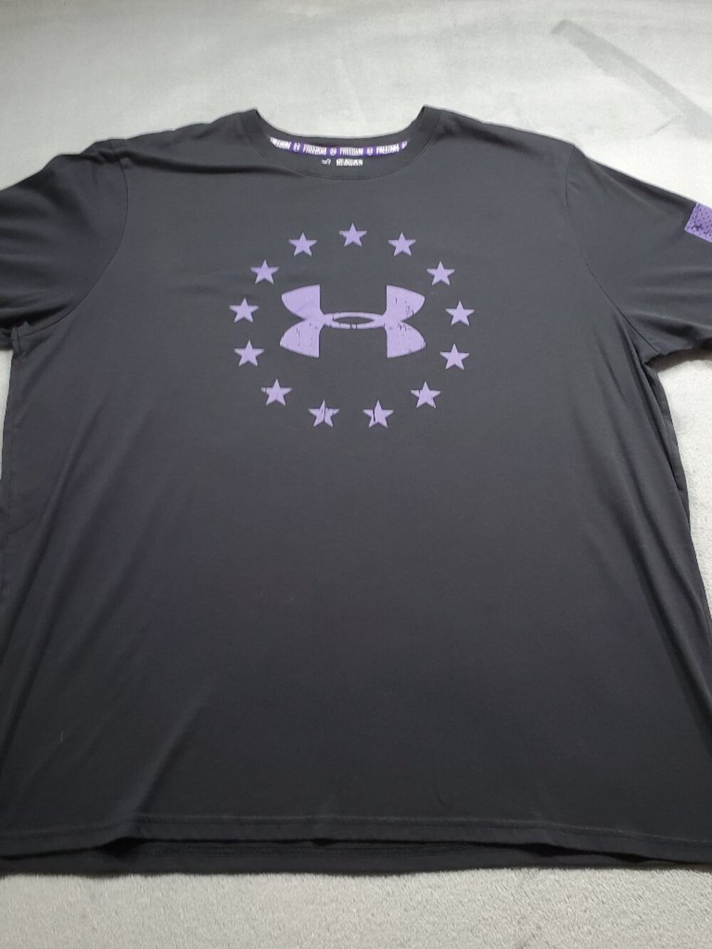 Under Armour Loose Heat Gear T-shirt Purple Freedom Logo on Black Men Sz 2XL